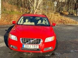 Röd Begagnad 2009 Volvo V70 Momentum Kombi | 74 000 kr (Marknadspris)