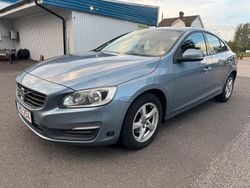 Ljusblå (blå) Begagnad 2017 Volvo S60 Kinetic Sedan | 79 900 kr (Bra pris)
