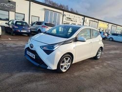 Vit Begagnad 2019 Toyota Aygo X-play Halvkombi | 79 900 kr (Marknadspris)