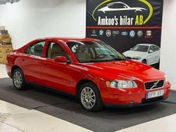 Röd Begagnad 2005 Volvo S60 Kinetic Sedan | 29 900 kr (Marknadspris)
