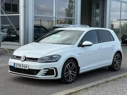 Vit Begagnad 2020 VW Golf VIII GTE Halvkombi | 209 400 kr (Marknadspris)