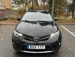 Svart Begagnad 2014 Toyota Auris Touring Sports Edition Kombi | 136 000 kr (Marknadspris)