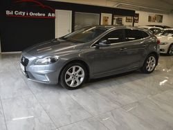 Grå Begagnad 2015 Volvo V40 R-Design Kombi | 135 900 kr (Marknadspris)