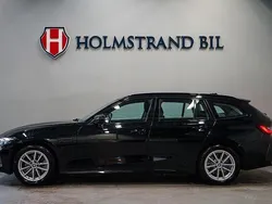 Svart Begagnad 2023 BMW 330e Shadowline Kombi | 394 900 kr