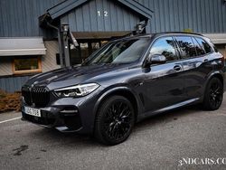 Grå Begagnad 2021 BMW X5 M Sport SUV | 699 900 kr (Marknadspris)