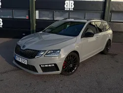 Grå Begagnad 2018 Skoda Octavia RS Kombi | 229 900 kr (Dyr)