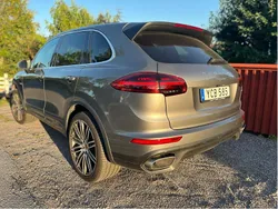 Grå Begagnad 2016 Porsche Cayenne SUV | 359 000 kr (Marknadspris)