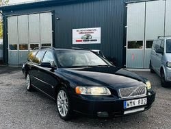 Mörkblå Begagnad 2005 Volvo V70 Momentum Kombi | 24 900 kr (Marknadspris)