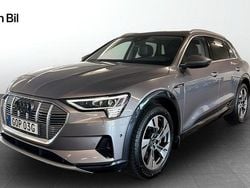 Tyfongrå metallic Begagnad 2022 Audi e-tron Proline SUV | 399 900 kr (Lite dyr)