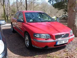 Röd Begagnad 2001 Volvo S60 Sedan | 12 000 kr (Bra pris)
