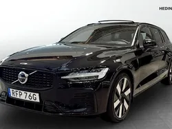 Svart (black) Begagnad 2022 Volvo V60 R-Design Kombi | 399 900 kr (Marknadspris)