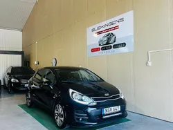 Svart Begagnad 2015 Kia Rio Halvkombi | 79 900 kr (Marknadspris)