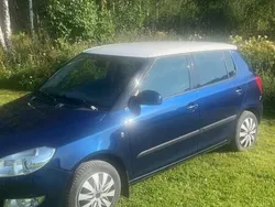 Blå Begagnad 2013 Skoda Fabia Elegance Halvkombi | 54 000 kr (Marknadspris)