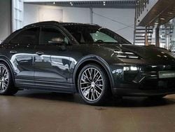 Grå Begagnad 2025 Porsche Macan SUV | 1 095 000 kr