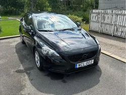 Svart Begagnad 2017 Volvo V40 Kinetic Kombi | 135 000 kr (Marknadspris)