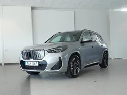 Grå Begagnad 2025 BMW iX1 Efficient Dynamics SUV | 649 800 kr