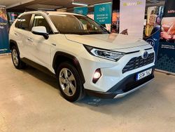 Vit Begagnad 2020 Toyota RAV4 Hybrid Executive SUV | 319 900 kr (Marknadspris)