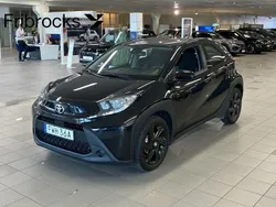 Svart Begagnad 2022 Toyota Aygo Play Halvkombi | 184 800 kr (Marknadspris)