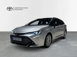 Silver (silvermetallic/svart tak) Begagnad 2022 Toyota Corolla Sport Kombi | 269 900 kr (Marknadspris)