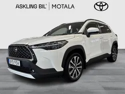 Vit Begagnad 2024 Toyota Corolla Cross Style SUV | 389 000 kr (Marknadspris)