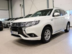 Vit Begagnad 2016 Mitsubishi Outlander SUV | 184 800 kr (Bra pris)