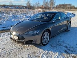Begagnad 2015 Tesla Model S Halvkombi | 199 000 kr (Lite dyr)