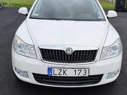 Vit Begagnad 2012 Skoda Octavia Elegance Kombi | 49 500 kr (Superpris)