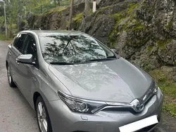 Grå Begagnad 2016 Toyota Auris Hybrid Active Halvkombi | 165 000 kr (Marknadspris)