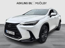 Vit Begagnad 2023 Lexus NX450h+ Luxury Line SUV | 599 000 kr (Marknadspris)