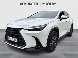 Vit Begagnad 2023 Lexus NX450h+ Luxury Line SUV | 609 000 kr (Marknadspris)