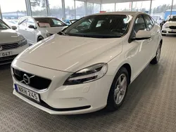 Vit Begagnad 2018 Volvo V40 Momentum Kombi | 154 900 kr (Lite dyr)