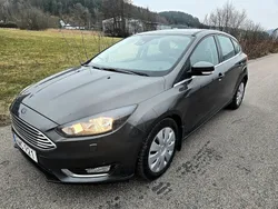 Grå Begagnad 2016 Ford Focus Halvkombi | 78 900 kr (Marknadspris)