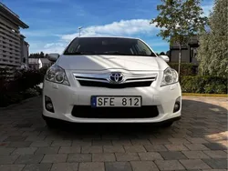 Vit Begagnad 2011 Toyota Auris Hybrid Comfort Halvkombi | 110 000 kr (Bra pris)