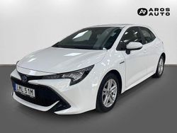 Vit Begagnad 2019 Toyota Corolla Hybrid Active Halvkombi | 199 000 kr (Marknadspris)