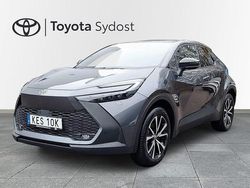 Grå Ny 2025 Toyota C-HR Style SUV | 409 800 kr (Bra pris)