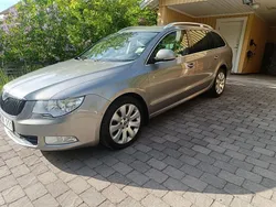 Brun Begagnad 2011 Skoda Superb Elegance Kombi | 68 000 kr (Marknadspris)