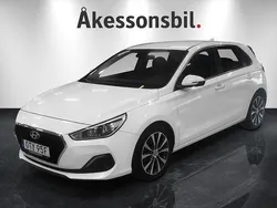 Vit Begagnad 2020 Hyundai i30 Premium Halvkombi | 189 000 kr (Marknadspris)