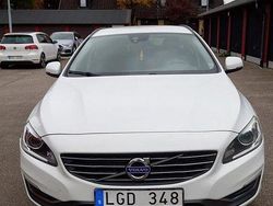 Vit Begagnad 2014 Volvo V60 Momentum Kombi | 77 000 kr (Bra pris)