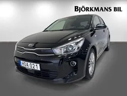 Svart Begagnad 2018 Kia Rio Advance Halvkombi | 139 900 kr (Marknadspris)