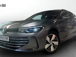 Mörkgrå Begagnad 2024 VW Passat Business Kombi | 379 500 kr (Marknadspris)
