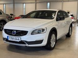 Vit Begagnad 2017 Volvo V60 CC Kombi | 219 900 kr (Marknadspris)