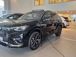 Svart (grenadilla black metallic) Ny 2025 VW Tiguan R-line Edition SUV | 549 900 kr (Lite dyr)