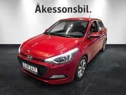 Röd Begagnad 2015 Hyundai i20 Premium Halvkombi | 80 000 kr (Marknadspris)