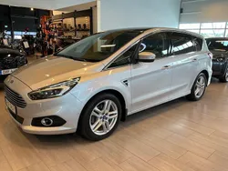 Grå Begagnad 2015 Ford S-MAX Business Edition Minibuss | 178 000 kr (Bra pris)
