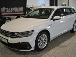 Vit Begagnad 2021 VW Passat GTE Kombi | 268 000 kr (Marknadspris)