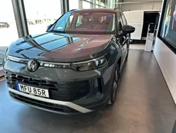 Grå Ny 2025 VW Tayron Life SUV | 471 900 kr (Marknadspris)