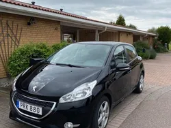 Svart Begagnad 2014 Peugeot 208 Halvkombi | 54 800 kr (Marknadspris)