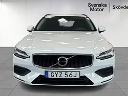 Vit Begagnad 2020 Volvo V60 Momentum Kombi | 249 200 kr (Bra pris)