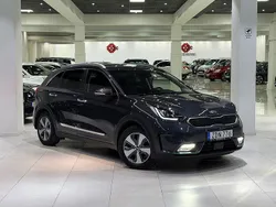 Grå Begagnad 2017 Kia Niro Advance SUV | 169 900 kr (Marknadspris)