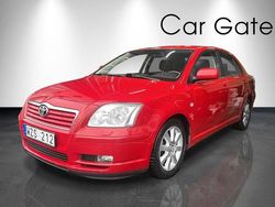Röd Begagnad 2005 Toyota Avensis Halvkombi | 49 900 kr (Marknadspris)